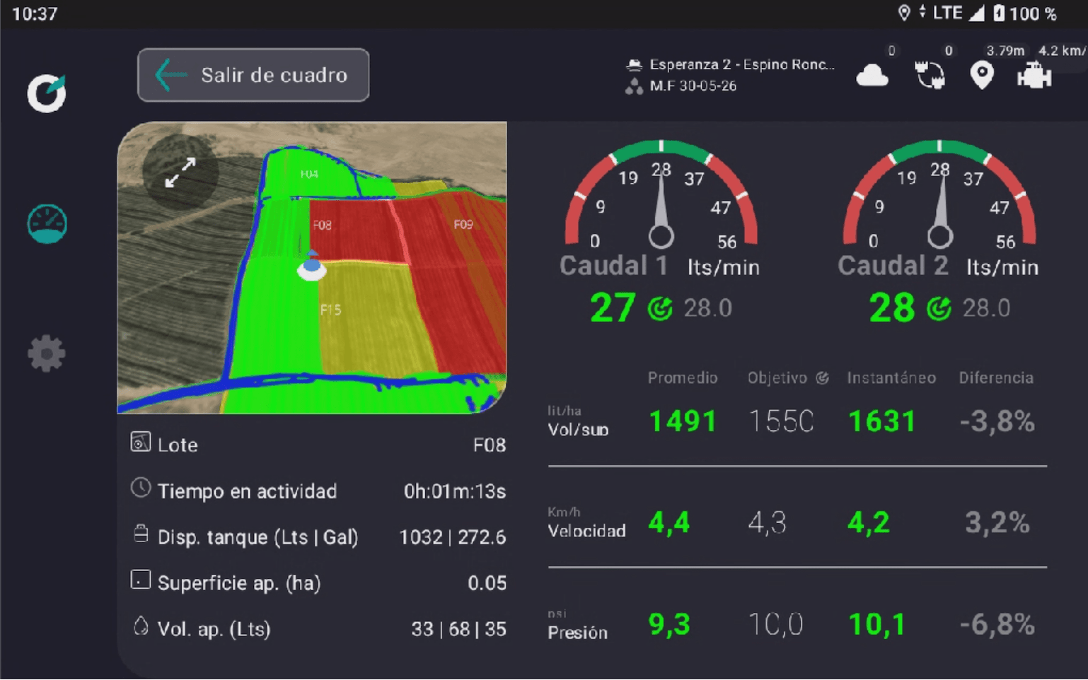Tablet de AiON en la cabina del tractor: caudalímetros, velocidad y presión en tiempo real